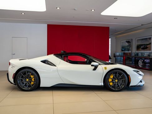 Used 2021 Ferrari SF90 Stradale AWD/4WD image 7