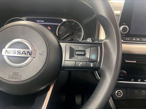 Used 2021 Nissan Rogue SV image 23