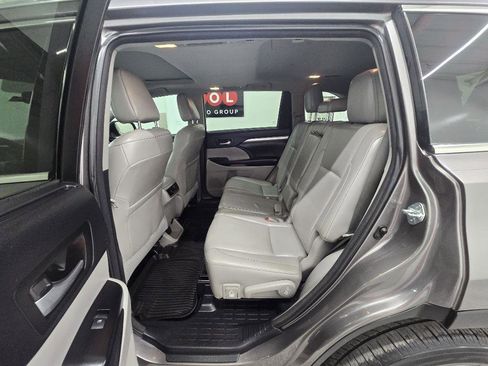Used 2016 Toyota Highlander XLE FWD image 13