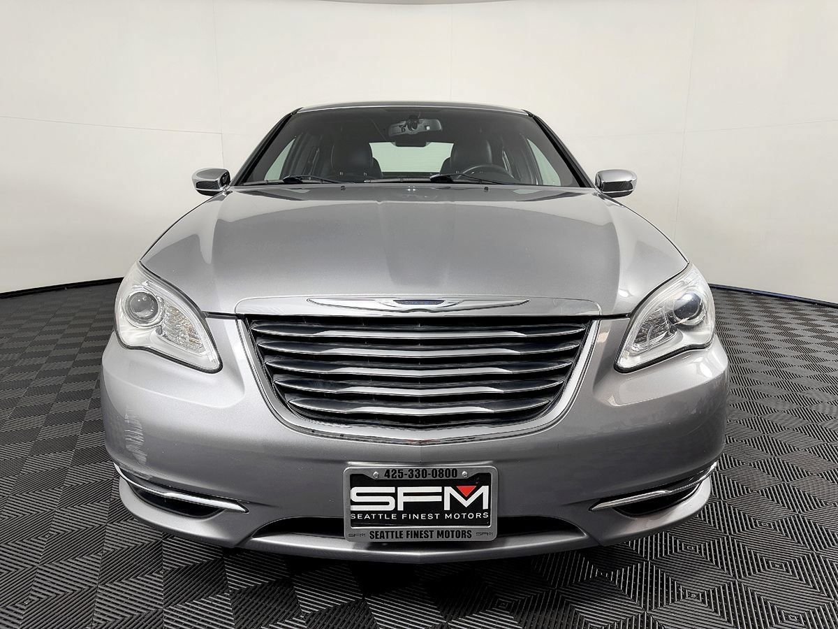 Used 2013 Chrysler 200 Limited FWD image 4