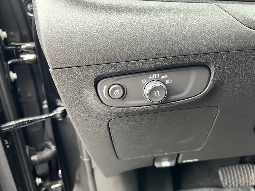 Used 2026 Buick Encore GX Avenir w/ Avenir Technology Package AWD/4WD image 12