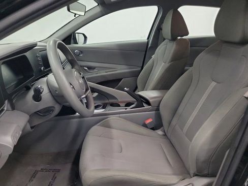 Used 2025 Hyundai Elantra SE image 21