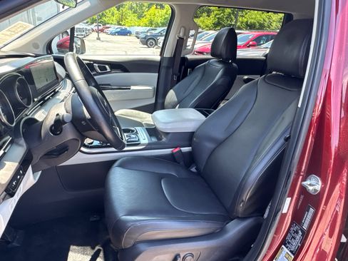 Used 2022 Kia Carnival EX FWD image 11