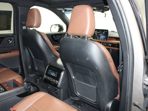 Used 2021 Lincoln Aviator Reserve w/ Equipment Group 201A AWD/4WD image 32