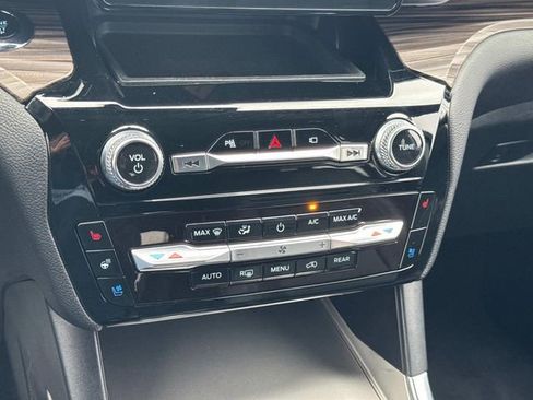 Used 2023 Ford Explorer Limited w/ Equipment Group 301A image 31