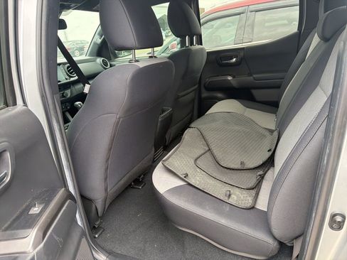 Used 2022 Toyota Tacoma TRD Off-Road image 9