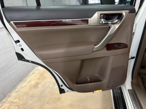 Used 2018 Lexus GX 460 Premium w/ Premium Package AWD/4WD image 24