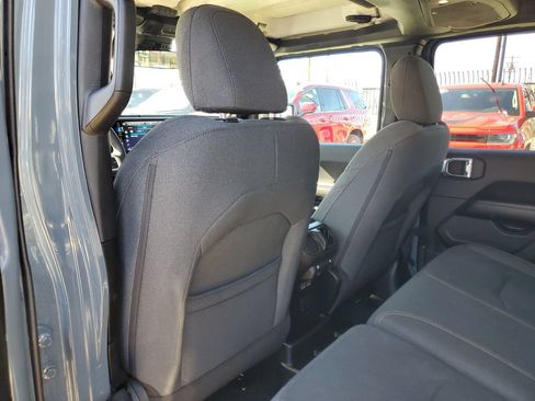 Used 2024 Jeep Wrangler Unlimited Sahara AWD/4WD image 15