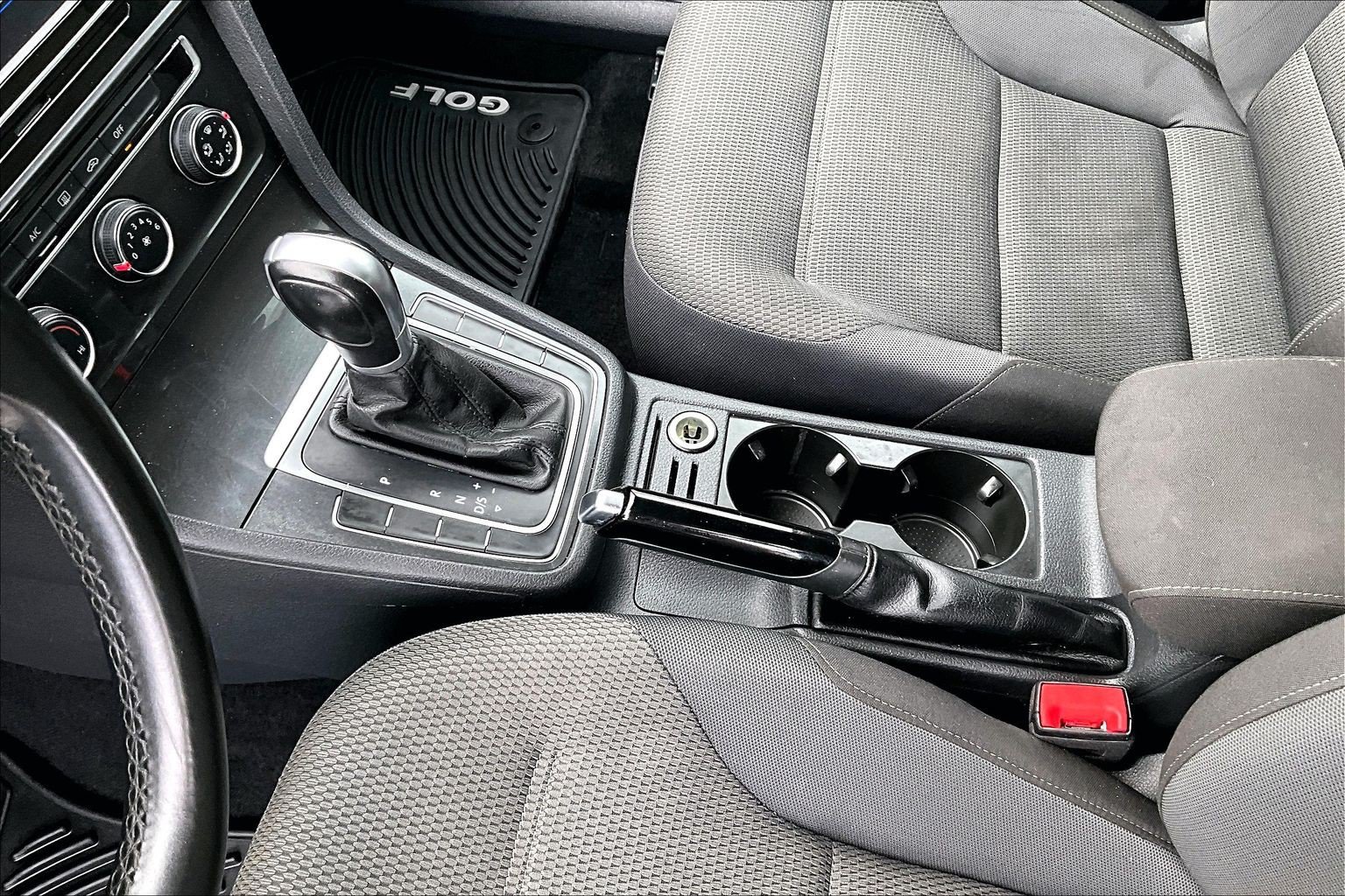 Used 2018 Volkswagen Golf S FWD image 18