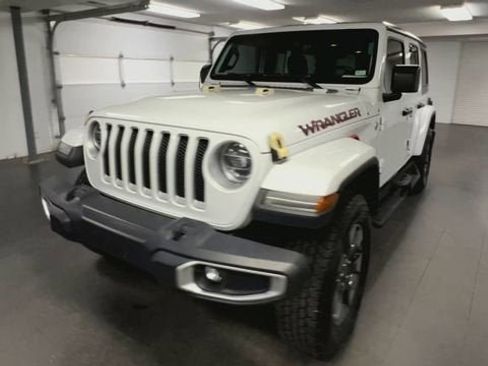 Used 2018 Jeep Wrangler Unlimited Sahara image 4