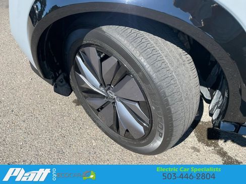 Used 2023 Nissan Ariya AWD image 16