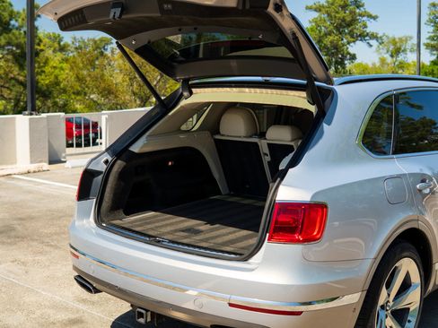 Used 2017 Bentley Bentayga AWD/4WD image 15