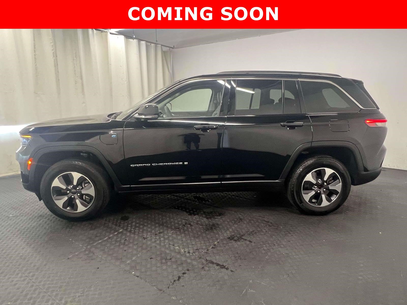 Used 2023 Jeep Grand Cherokee 4WD 4xe image 9