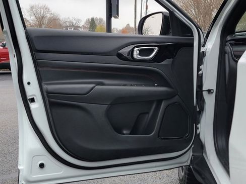 Used 2024 Jeep Compass Trailhawk image 21