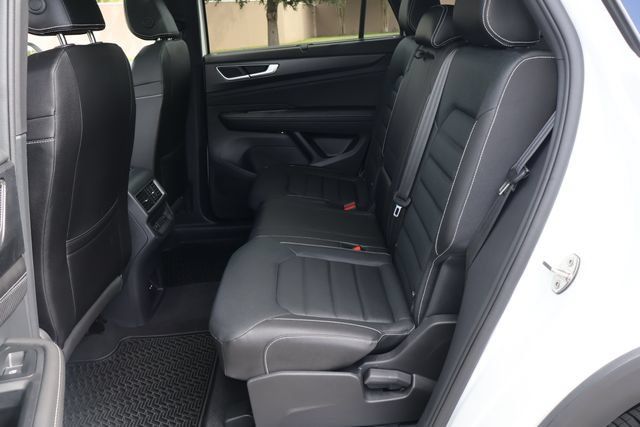 Certified 2025 Volkswagen Atlas Cross Sport SEL R-Line AWD/4WD image 15