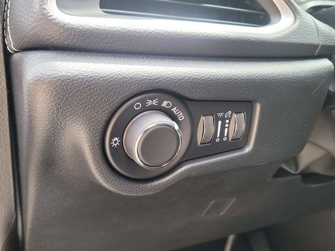 New 2027 Chrysler Pacifica Select FWD image 25