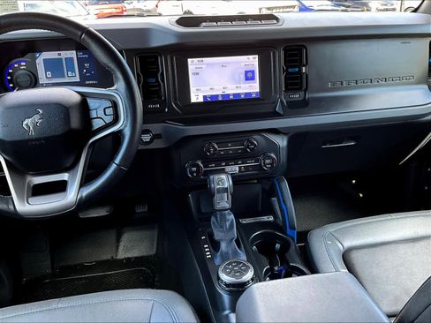 Used 2023 Ford Bronco Black Diamond w/ Sasquatch Package image 18