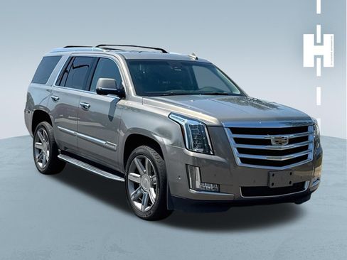 Used 2017 Cadillac Escalade Luxury AWD/4WD image 1
