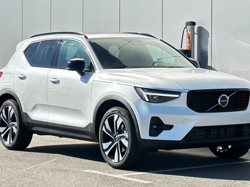 New 2026 Volvo XC40 B5 Ultra w/ Climate Package image 7