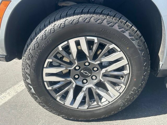 Certified 2025 Chevrolet Suburban Z71 AWD/4WD image 14