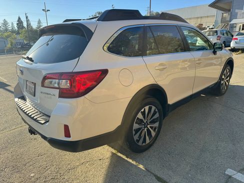Used 2015 Subaru Outback 2.5i Limited image 8