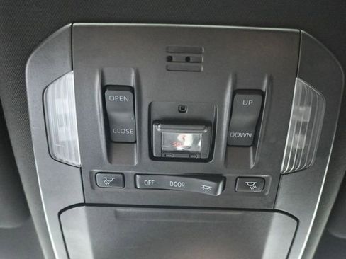 Used 2021 Toyota Highlander XSE FWD image 21