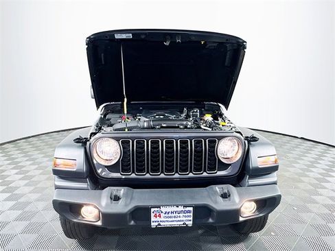 Used 2025 Jeep Wrangler Sport image 12