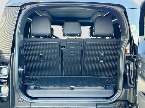 New 2025 Land Rover Defender 90 V8 image 8