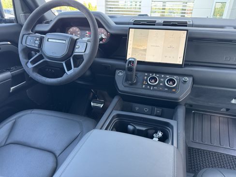 Certified 2024 Land Rover Defender 90 V8 AWD/4WD image 4