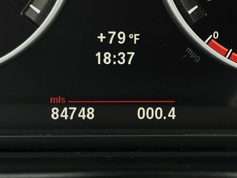 Used 2012 BMW 550i xDrive Sedan AWD/4WD image 11