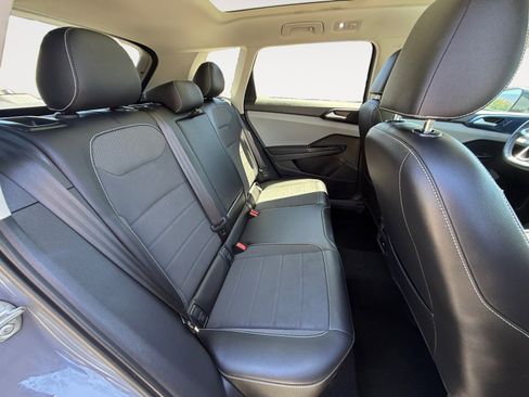 Used 2023 Volkswagen Taos SE w/ Panoramic Sunroof Package AWD/4WD image 18