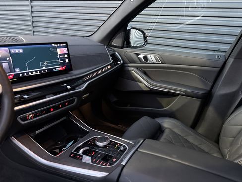 Used 2025 BMW X5 xDrive50e w/ M Sport Package image 11