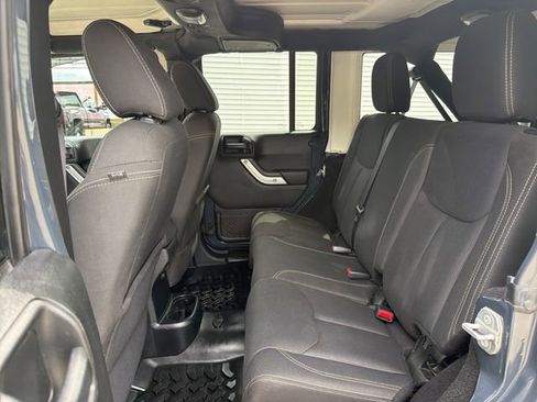 Used 2017 Jeep Wrangler Unlimited Sahara w/ Connectivity Group AWD/4WD image 24