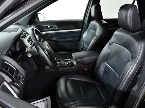 Used 2018 Ford Explorer XLT w/ Equipment Group 202A AWD/4WD image 6