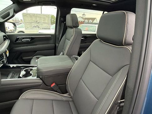 New 2026 Chevrolet Suburban Premier w/ Sun And Tow Package image 13