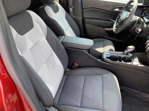 Certified 2024 Chevrolet Trax LS w/ LS Convenience Package FWD image 24