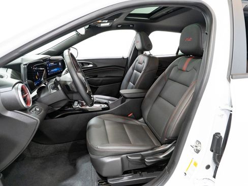Used 2024 Chevrolet Trax RS w/ Sunroof Package FWD image 15