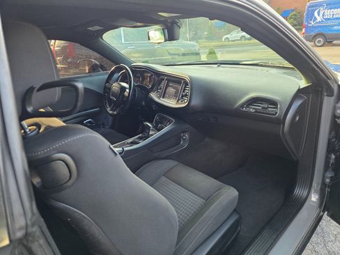 Used 2019 Dodge Challenger SXT image 15