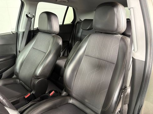 Used 2022 Chevrolet Trax LT w/ Driver Confidence Package image 12