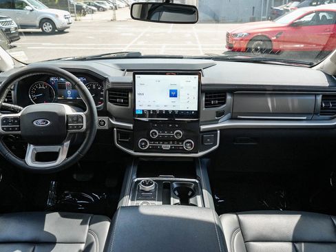 Used 2023 Ford Expedition XLT image 11