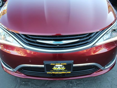 Used 2017 Chrysler Pacifica Platinum image 9