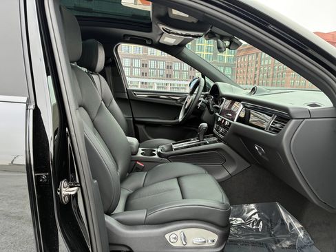 Certified 2026 Porsche Macan AWD/4WD image 22