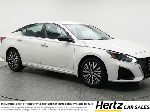 Used 2025 Nissan Altima 2.5 SV FWD image 1