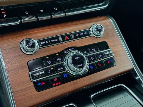 Used 2022 Lincoln Aviator Reserve w/ Elements Package Plus image 16