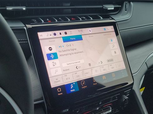 Used 2024 Jeep Grand Cherokee Limited image 17