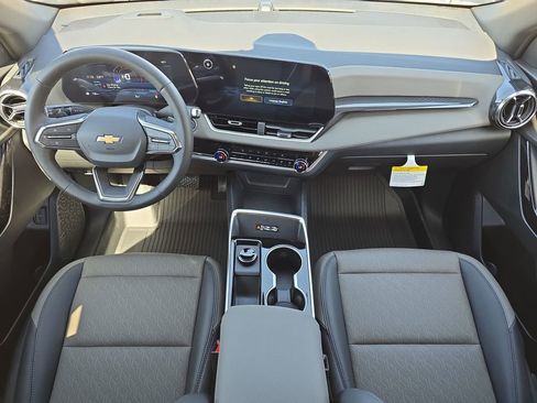 New 2026 Chevrolet Equinox LT w/ Convenience Package II FWD image 9