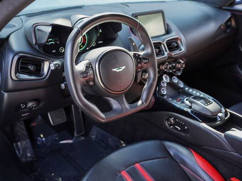 Used 2020 Aston Martin V8 Vantage Coupe image 18