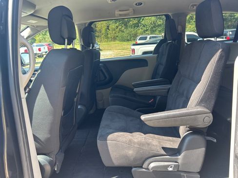 Used 2019 Dodge Grand Caravan SE w/ UConnect Hands-Free Group FWD image 15