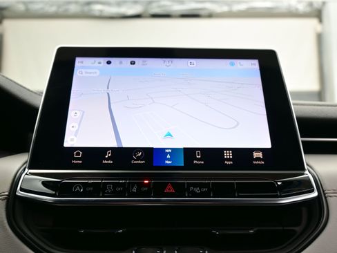 Used 2025 Jeep Compass Limited w/ Elite Group image 18