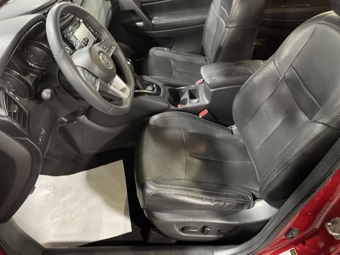 Used 2017 Nissan Rogue SL w/ SL Premium Package image 9